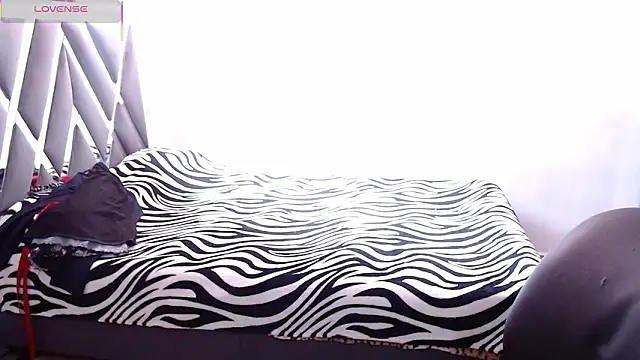 paula_lopez__'s cam snapshot