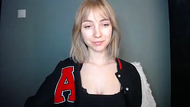 LuciaYoung's cam snapshot