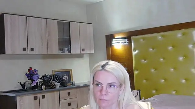 DomCaprisse's cam snapshot