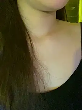 Uyennii02 live sex cam