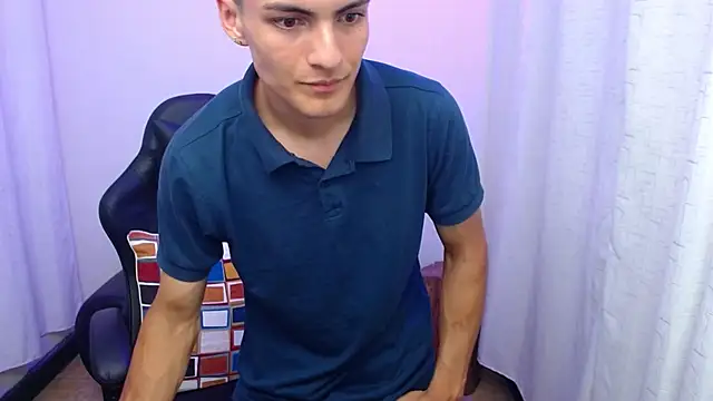 Matiius18 live sex cam