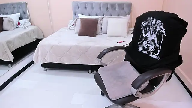 Bela_Craxkerr live sex cam