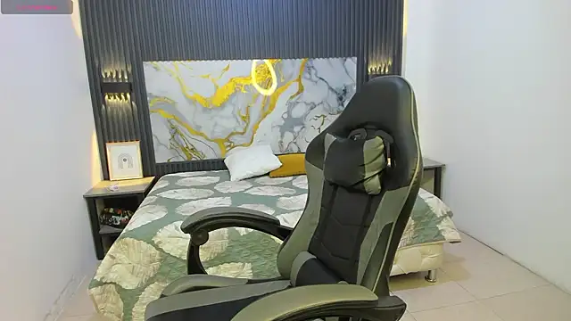 Dark_Desiree18 live sex cam