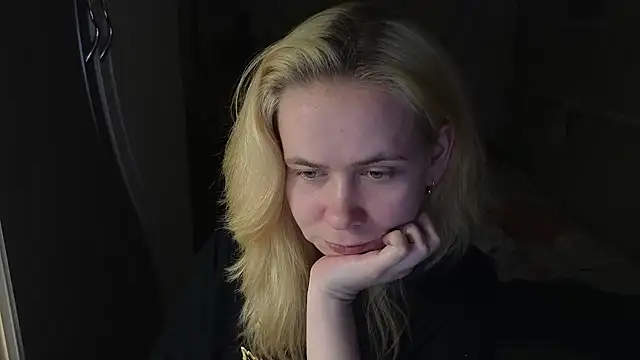 Riley_Roo's cam snapshot