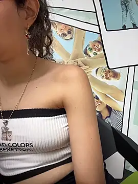 alicia-petite's cam snapshot