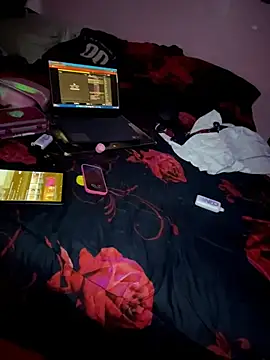 Milfshortcakes live sex cam