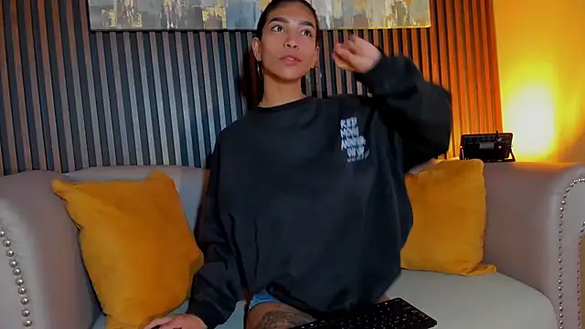 LauraAristizabal live sex cam