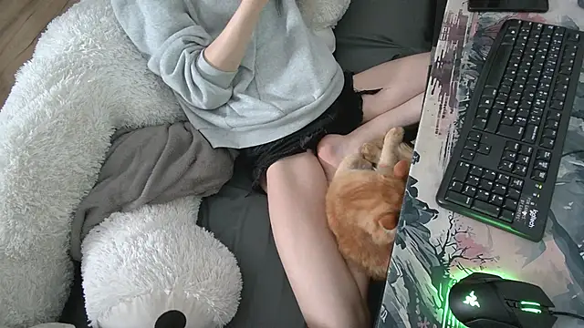 CeriseLapine live sex cam