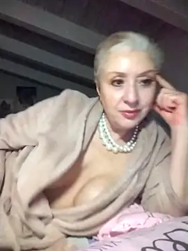 divinaerotica's cam snapshot