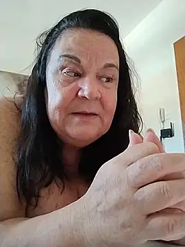 Yaya_Mineira live sex cam