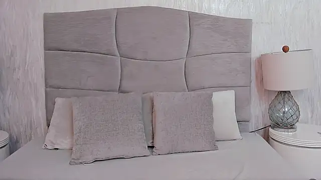 Naomii_BDSM live sex cam