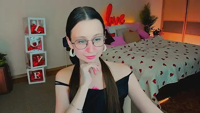 YourLovellyStory's cam snapshot