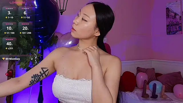 Inari_Okami_'s cam snapshot