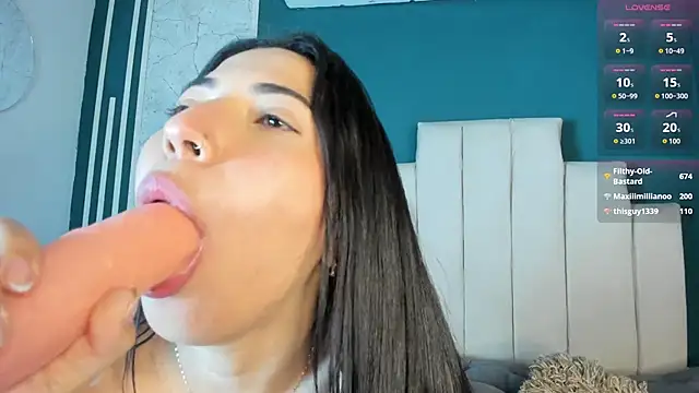 Adrienne__ live sex cam