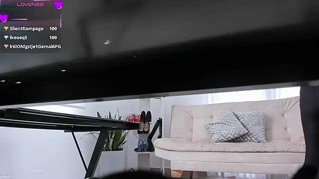 coniie_jhons's cam snapshot