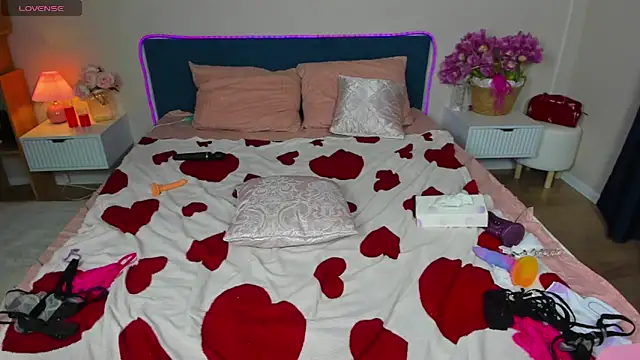 BritneyLix live sex cam