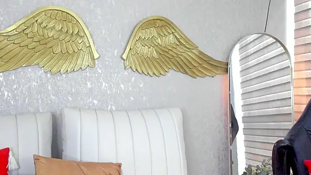 EmmaFerrary live sex cam