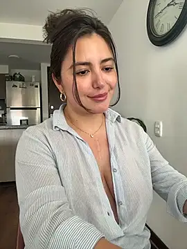 sukhakunis1 live sex cam