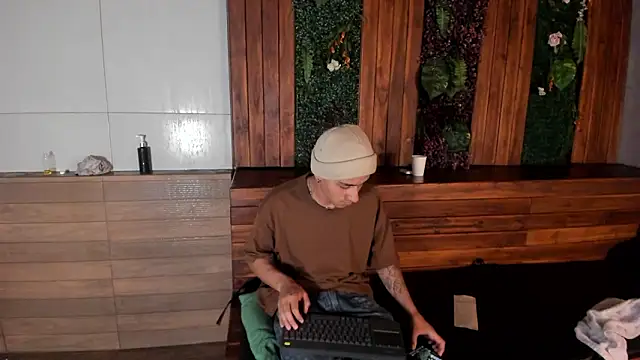 Andy_Joy_'s cam snapshot