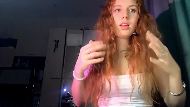 AliceCarrol's cam snapshot