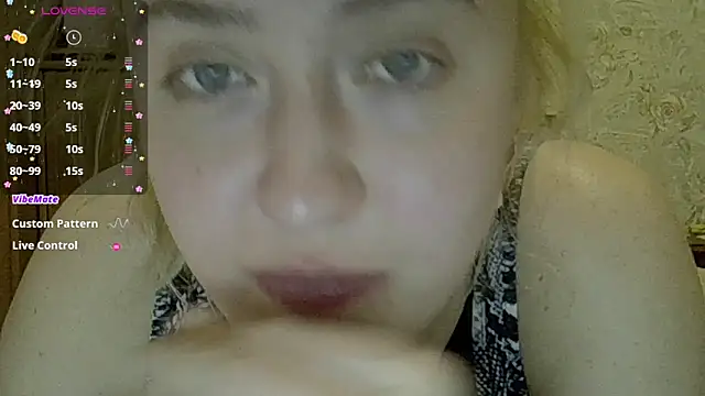 CurvyWild_Lady30's cam snapshot