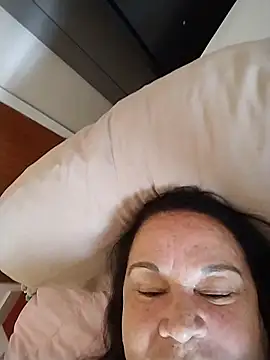 Yaya_Mineira's cam snapshot