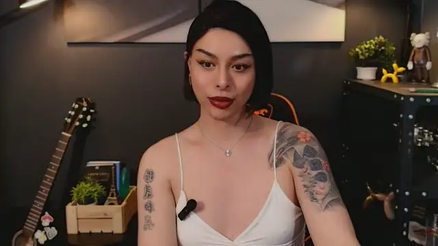 LetisiaRocks live sex cam