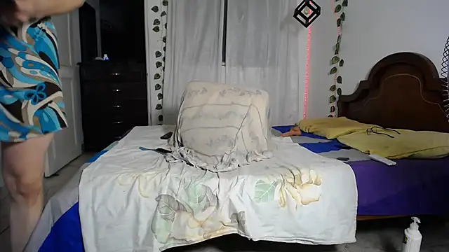 ivonne__hott1 live sex cam