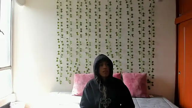 emily_jonessxx's cam snapshot