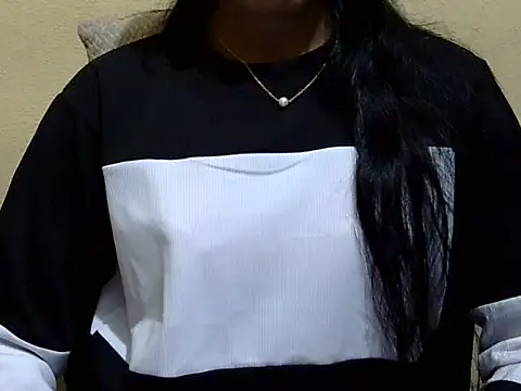 Khushi_v's cam snapshot