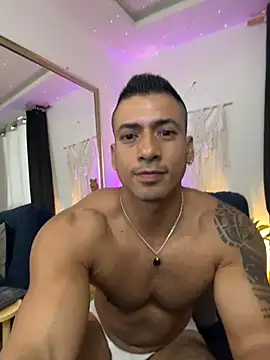 aaroncolombia live sex cam
