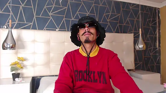 NoaahTylor live sex cam