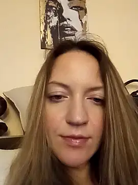 KattyLuuu's cam snapshot