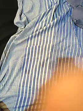 LarkingNewel's cam snapshot