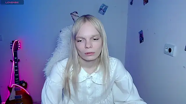 Emily_Nyaffee live sex cam