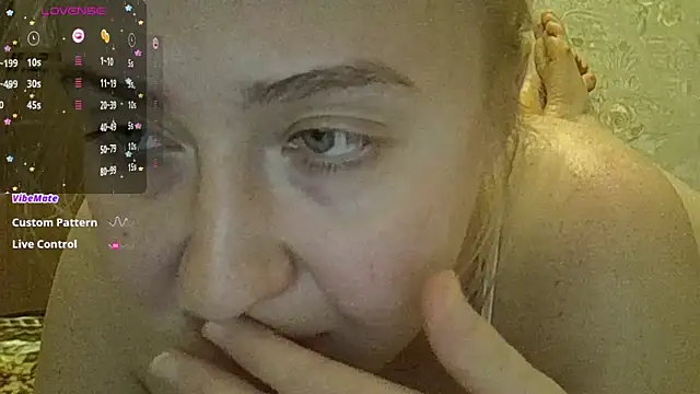 CurvyWild_Lady30's cam snapshot