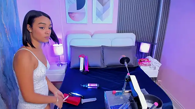 Clawdeen__wolf's cam snapshot