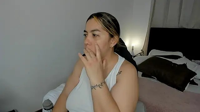 brithany_olson25's cam snapshot