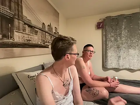 Curvy-Jinx live sex cam