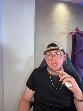 Noah_Wiliams live sex cam