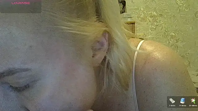 CurvyWild_Lady30's cam snapshot