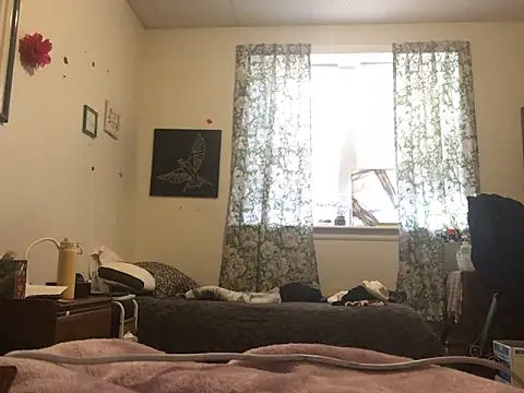 Girlnextdoor242's cam snapshot