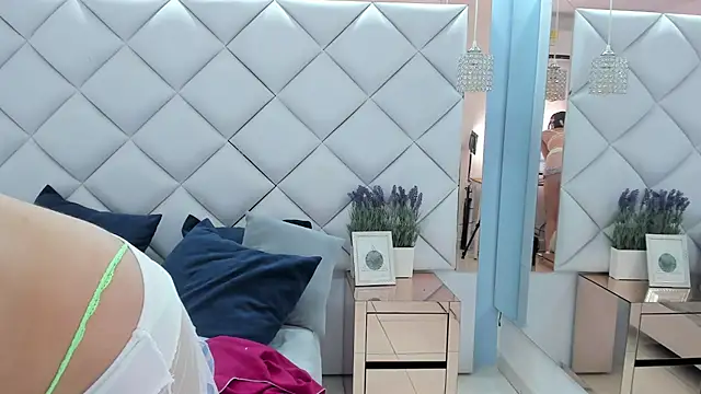 crystalstonee's cam snapshot