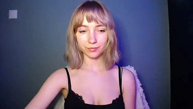 LuciaYoung's cam snapshot