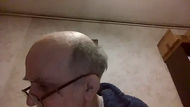 mariusica1@xh live sex cam