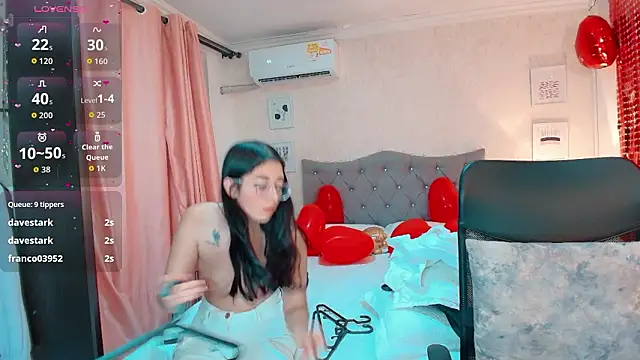 emmalove_doll's cam snapshot