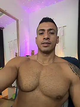 aaroncolombia live sex cam