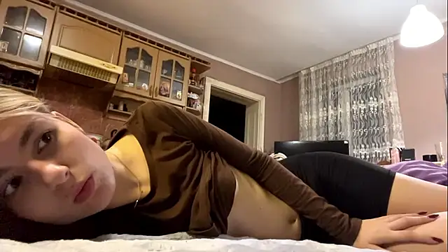 CharmingBlonde's cam snapshot