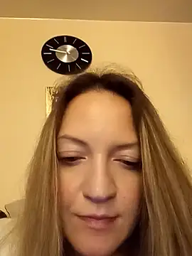 KattyLuuu's cam snapshot