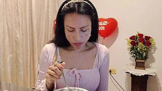 Bella_Exhibition's cam snapshot